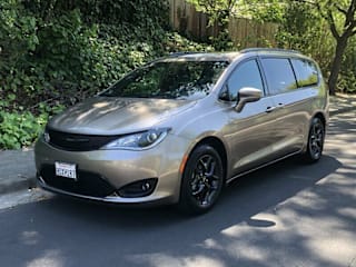 2018 Chrysler Pacifica Limited 2C4RC1GG8JR175384 2018 Chrysler Pacifica Limited