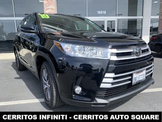 2019 Toyota Highlander XLE 5TDKZRFH3KS301586 2019 Toyota Highlander XLE