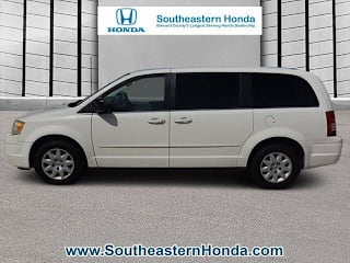 2010 Chrysler Town and Country LX 2A4RR4DE1AR213602 2010 Chrysler Town and Country LX