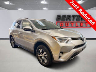 2018 Toyota RAV4 XLE JTMRFREV2JD236769 2018 Toyota RAV4 XLE