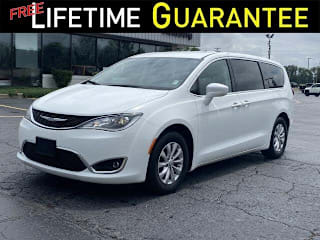 2018 Chrysler Pacifica Touring Plus 2C4RC1FG4JR165517 2018 Chrysler Pacifica Touring Plus