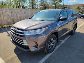 2019 Toyota Highlander LE 5TDBZRFH8KS966242 2019 Toyota Highlander LE