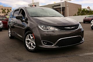 2018 Chrysler Pacifica Touring Plus 2C4RC1FG7JR102296 2018 Chrysler Pacifica Touring Plus