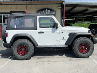 2020 Jeep Wrangler Sport 1C4GJXAG2LW143985 2020 Jeep Wrangler Sport