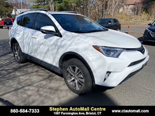 2018 Toyota RAV4 XLE JTMRFREV1JD230526 2018 Toyota RAV4 XLE