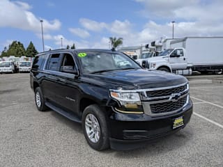 2019 Chevrolet Suburban LT 1500 1GNSCHKC9KR188027 2019 Chevrolet Suburban LT 1500