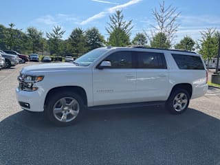 2018 Chevrolet Suburban LT 1500 1GNSCHKC1JR377236 2018 Chevrolet Suburban LT 1500