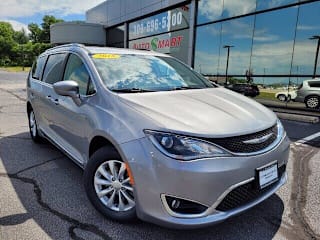 2018 Chrysler Pacifica Touring L 2C4RC1BG0JR305701 2018 Chrysler Pacifica Touring L
