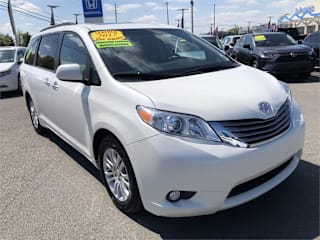 2017 Toyota Sienna XLE 8-Passenger 5TDYZ3DC9HS869929 2017 Toyota Sienna XLE 8-Passenger