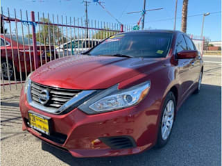 2017 Nissan Altima 1N4AL3AP4HN321410 2017 Nissan Altima