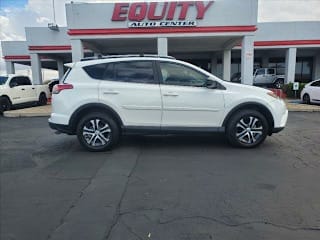 2017 Toyota RAV4 LE JTMZFREVXHJ720815 2017 Toyota RAV4 LE