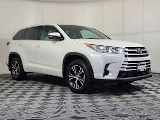 2018 Toyota Highlander LE 5TDBZRFH2JS880973 2018 Toyota Highlander LE