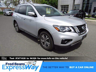 2018 Nissan Pathfinder S 5N1DR2MM5JC671028 2018 Nissan Pathfinder S
