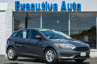 2018 Ford Focus SE 1FADP3K27JL242951 2018 Ford Focus SE