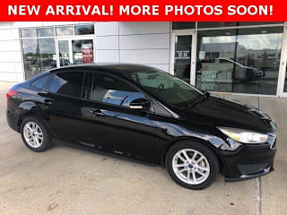 2017 Ford Focus SE 1FADP3F28HL347664 2017 Ford Focus SE