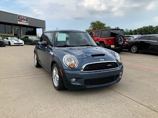 2009 MINI Cooper S WMWMF735X9TT98584 2009 MINI Cooper S