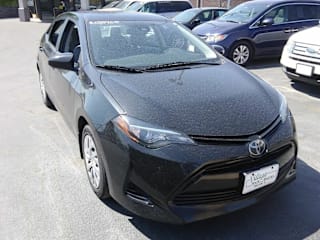 2017 Toyota Corolla LE 5YFBURHE2HP569502 2017 Toyota Corolla LE
