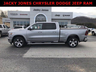 2020 Ram Pickup 1500 Laramie 1C6SRFRT4LN245302 2020 Ram Pickup 1500 Laramie