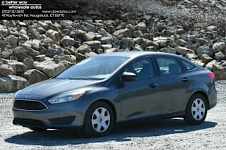 2017 Ford Focus S 1FADP3E24HL220637 2017 Ford Focus S