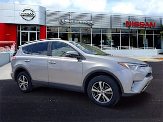 2018 Toyota RAV4 XLE 2T3WFREV1JW430795 2018 Toyota RAV4 XLE