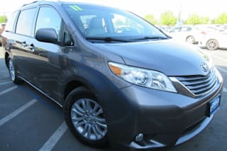 2011 Toyota Sienna XLE 8-Passenger 5TDYK3DC5BS050749 2011 Toyota Sienna XLE 8-Passenger
