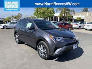 2018 Toyota RAV4 LE JTMZFREV6JJ173001 2018 Toyota RAV4 LE