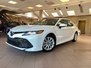 2019 Toyota Camry LE 4T1B11HK1KU244040 2019 Toyota Camry LE