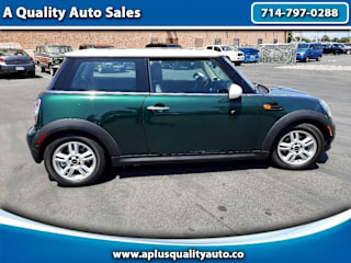 2011 MINI Cooper Base WMWSU3C52BT098081 2011 MINI Cooper Base