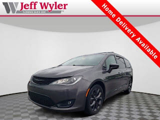 2018 Chrysler Pacifica Touring Plus 2C4RC1FG1JR334053 2018 Chrysler Pacifica Touring Plus