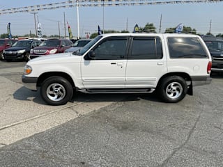 2000 Ford Explorer XLT 1FMZU73E7YZC49779 2000 Ford Explorer XLT