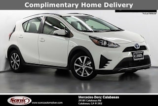 2018 Toyota Prius c One JTDKDTB30J1604262 2018 Toyota Prius c One