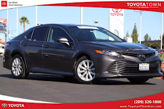 2018 Toyota Camry LE 4T1B11HK0JU620337 2018 Toyota Camry LE