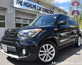 2017 Kia Soul + KNDJP3A56H7498493 2017 Kia Soul +
