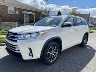 2018 Toyota Highlander XLE 5TDJZRFH8JS812320 2018 Toyota Highlander XLE