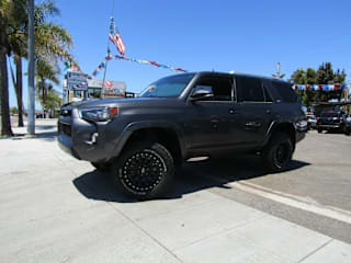 2018 Toyota 4Runner SR5 Premium JTEBU5JR9J5585166 2018 Toyota 4Runner SR5 Premium