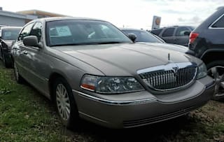 2003 Lincoln Town Car Signature 1LNHM82W13Y655731 2003 Lincoln Town Car Signature
