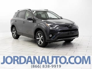 2018 Toyota RAV4 XLE JTMRFREV0JJ234777 2018 Toyota RAV4 XLE