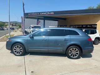 2010 Lincoln MKT Base 2LMHJ5FRXABJ20410 2010 Lincoln MKT Base