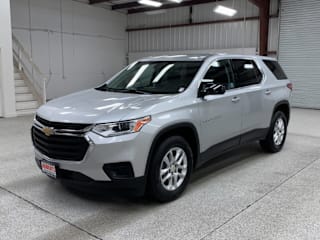 2018 Chevrolet Traverse LS 1GNEVFKW4JJ147386 2018 Chevrolet Traverse LS