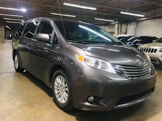 2011 Toyota Sienna XLE 8-Passenger 5TDYK3DC8BS165829 2011 Toyota Sienna XLE 8-Passenger