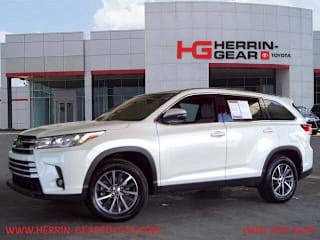 2019 Toyota Highlander XLE 5TDKZRFH4KS555159 2019 Toyota Highlander XLE