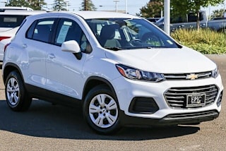 2018 Chevrolet Trax LS KL7CJKSB8JB555804 2018 Chevrolet Trax LS