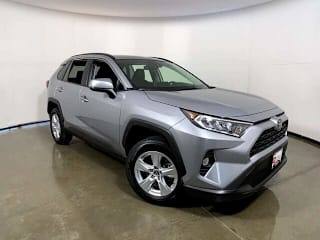 2019 Toyota RAV4 XLE JTMP1RFV2KD515676 2019 Toyota RAV4 XLE