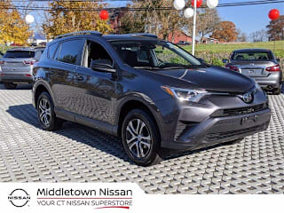 2018 Toyota RAV4 LE JTMBFREV6JJ732483 2018 Toyota RAV4 LE