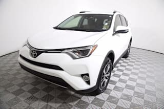 2017 Toyota RAV4 JTMWFREV0HJ147040 2017 Toyota RAV4