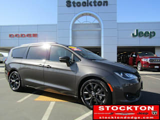 2018 Chrysler Pacifica Limited 2C4RC1GG5JR167131 2018 Chrysler Pacifica Limited