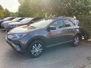 2018 Toyota RAV4 LE JTMBFREVXJJ256299 2018 Toyota RAV4 LE