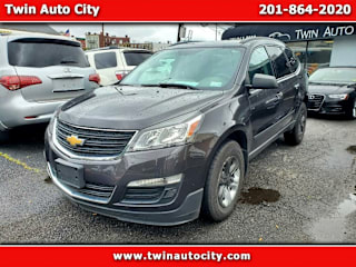 2015 Chevrolet Traverse LS 1GNKVFKDXFJ385221 2015 Chevrolet Traverse LS